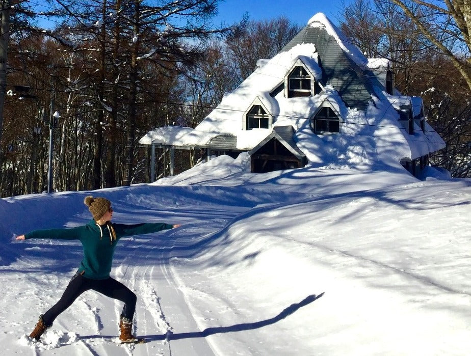 La hermosa sinergia del yoga y el esquí 